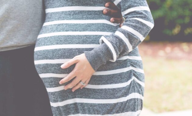 Maternity Insurance during pregnancy man and pregnant woman
