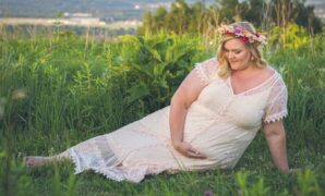 Plus size pregnancy photo laying down