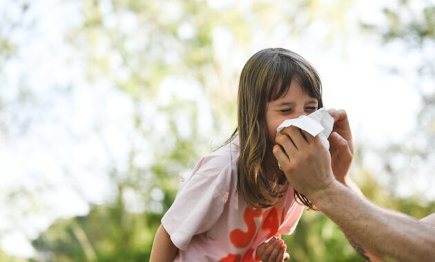preschool girl sneezing in