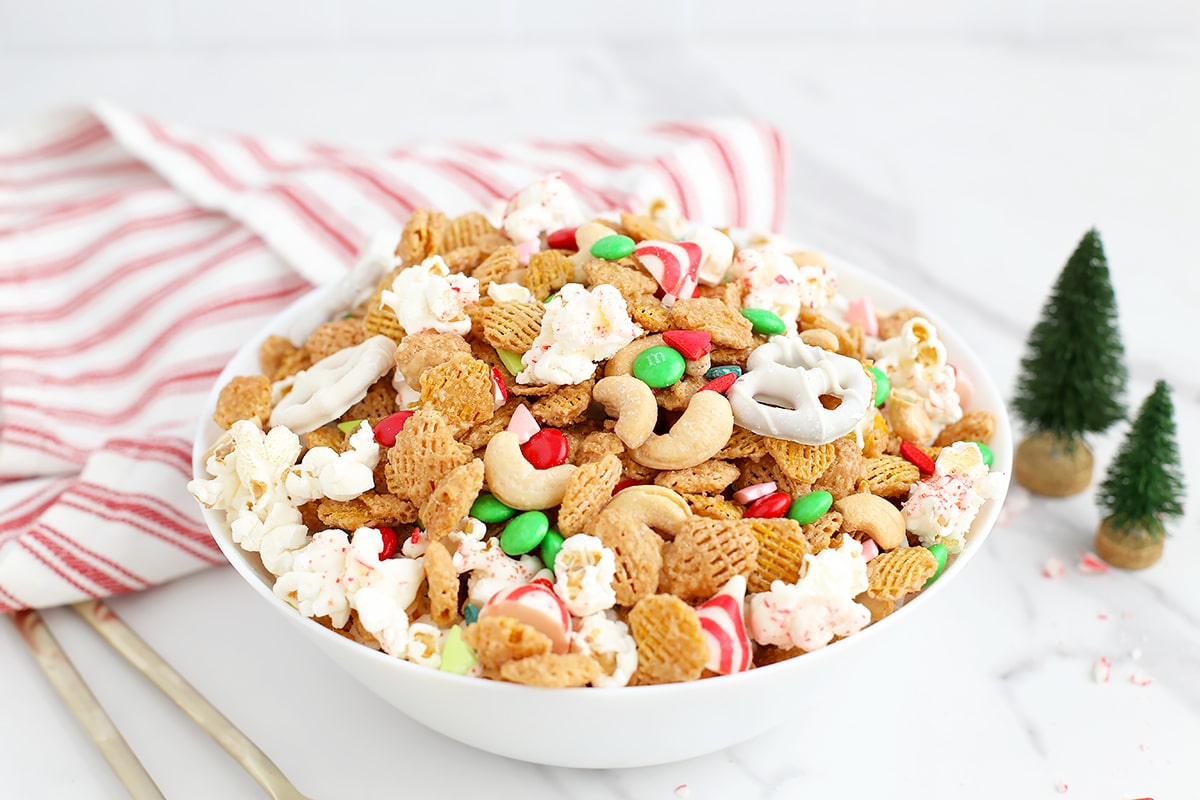 christmas snack mix 3.jpg