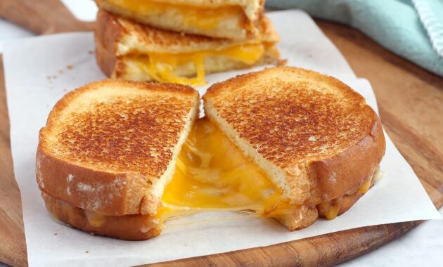 gooiest grilled cheese sandwich 8.jpg