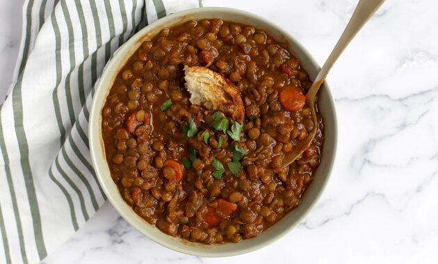 hearty lentil soup 7.jpg