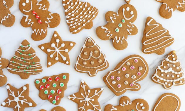 soft gingerbread cookies 3.jpg