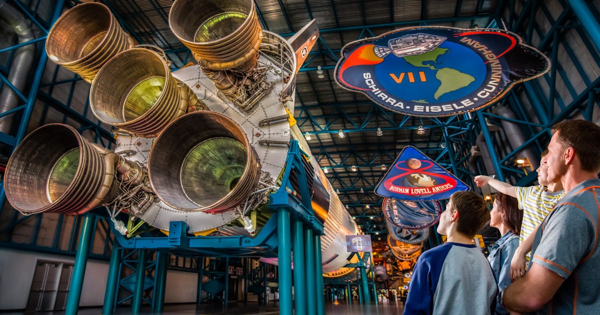 apollosaturnvcentersaturnvrocketandenginebells scaled.jpg