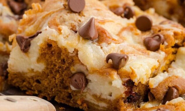 pumpkin earthquake cake 17.jpg