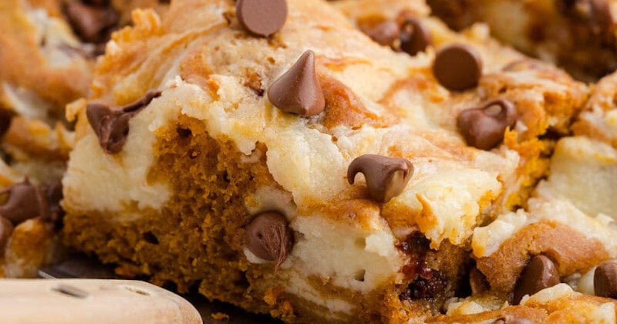 pumpkin earthquake cake 17.jpg