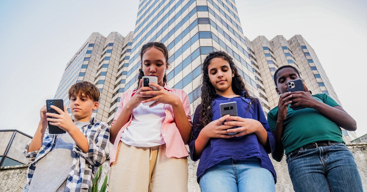 teenage friends using mobile.jpg