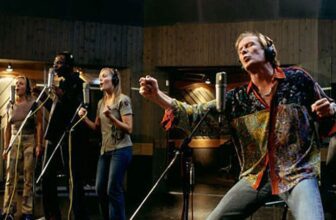 221122164434 03 love actually.jpg