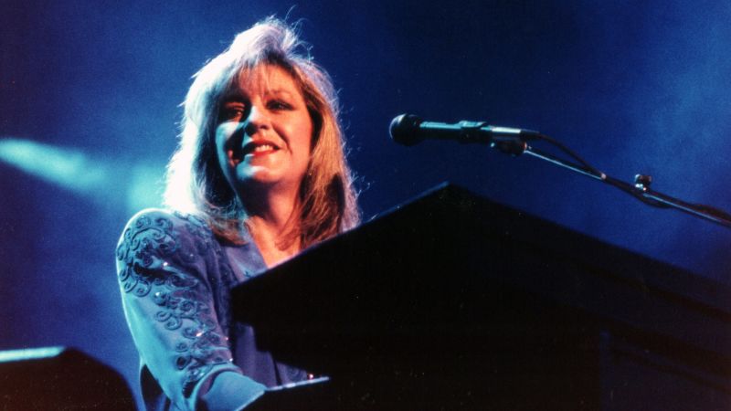 221201130335 christine mcvie 1990 file.jpg