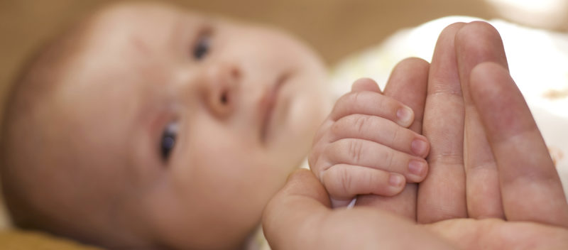 DOs and DONTs of swaddling.jpg