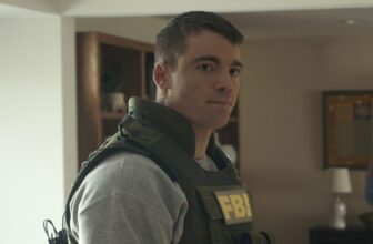 The Night Agent n S3 E3 00 02 55 13Rx e1769012393699.jpg