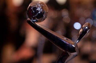 Estatuilla de un PLATINO.jpg