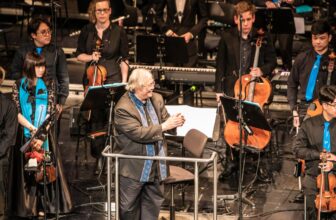 Somtow Sucharitkul Siam Sinfonietta Oldenburg Publicity H 2021.jpeg