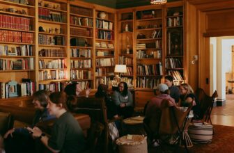 book huddle 1w7a8671 websize.jpg