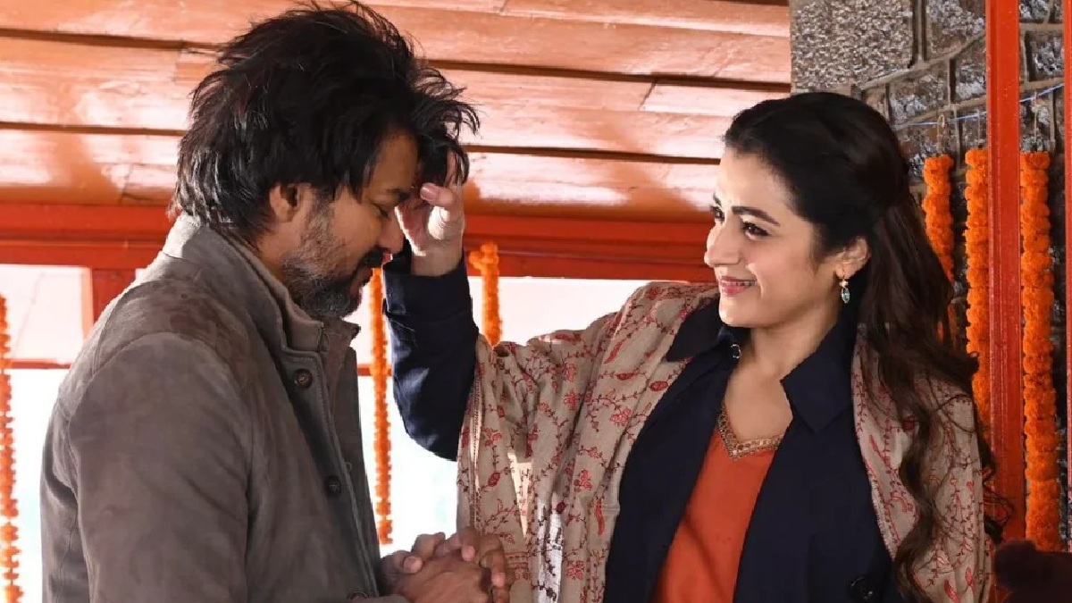 trisha at airport in vijay s car d 1773425209.jpg