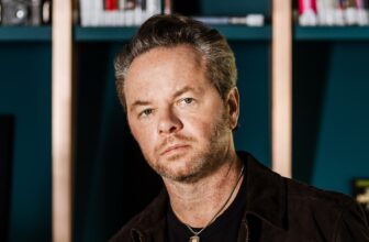 Noah Headshot PC Carolyn Fong.jpg